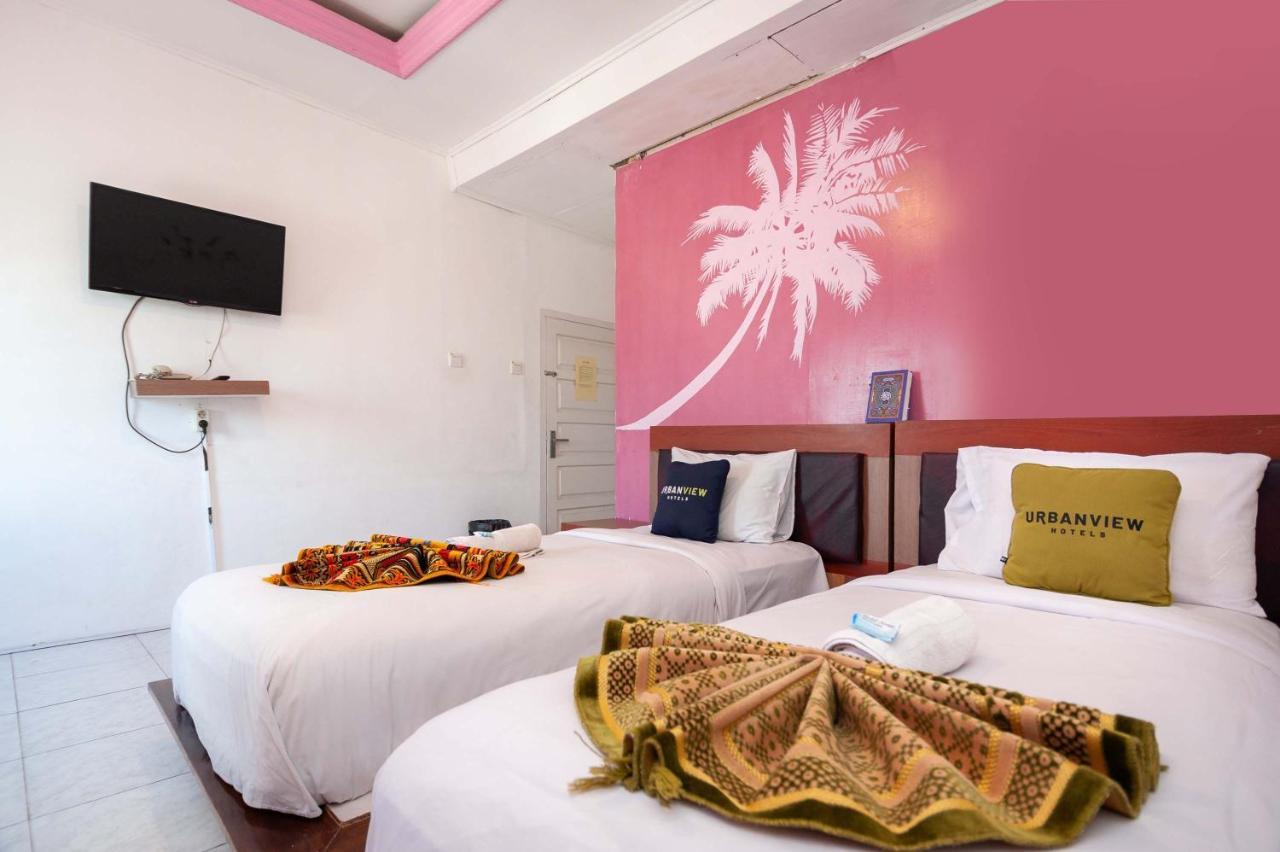 Urbanview Hotel Ananda Syariah Bukittinggi Bagian luar foto