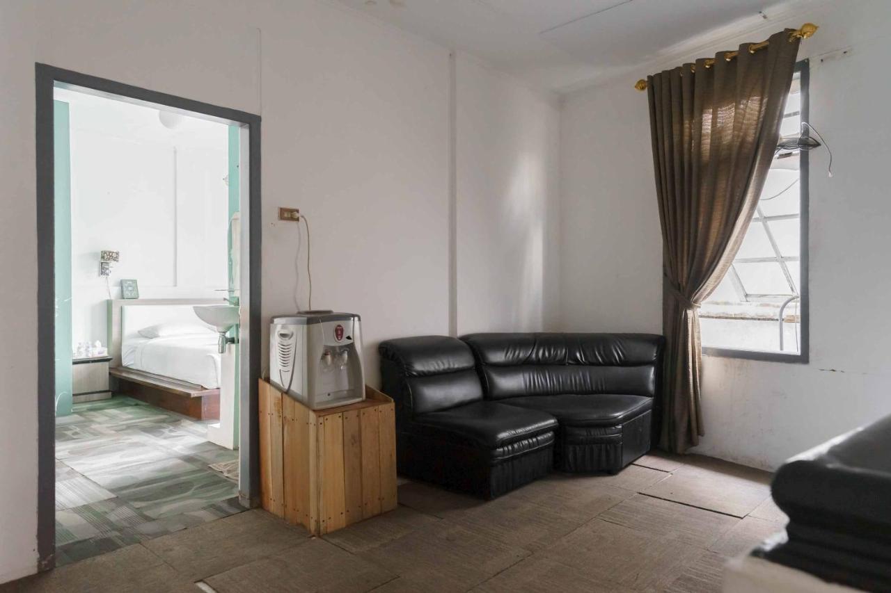 Urbanview Hotel Ananda Syariah Bukittinggi Bagian luar foto