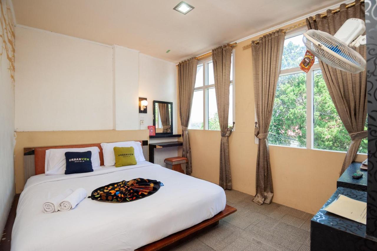 Urbanview Hotel Ananda Syariah Bukittinggi Bagian luar foto