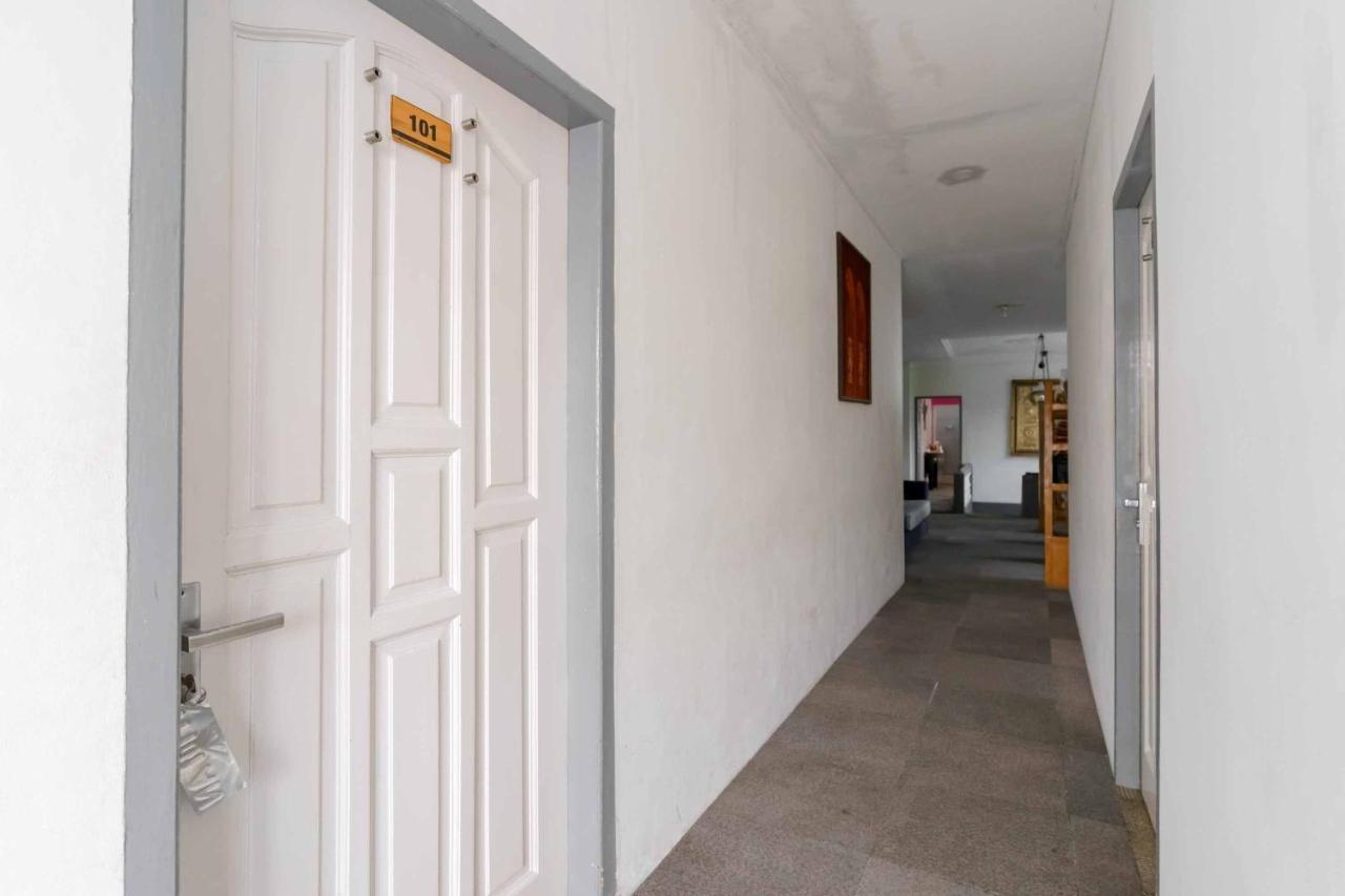 Urbanview Hotel Ananda Syariah Bukittinggi Bagian luar foto