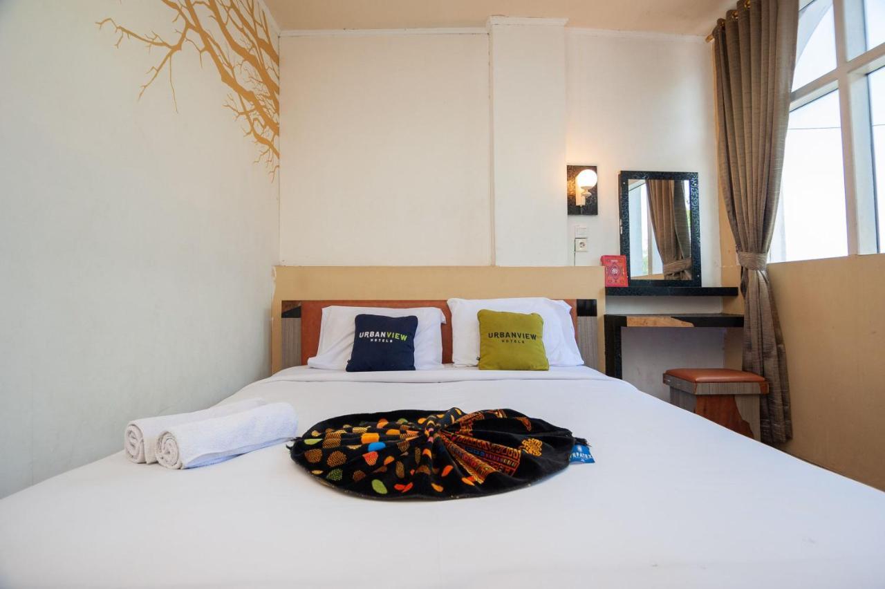 Urbanview Hotel Ananda Syariah Bukittinggi Bagian luar foto